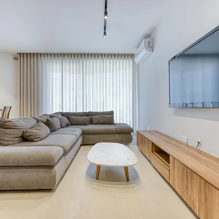 Daire Spacious & Modern 3br With Terrace In By 360 Estates Mgarr